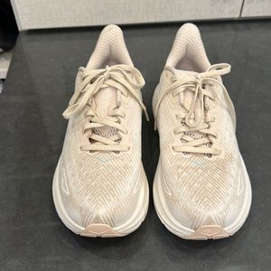 Hoka Women’s Clifton 9 Running Shoe.Size 7. Shifting Sand/Shift Sand